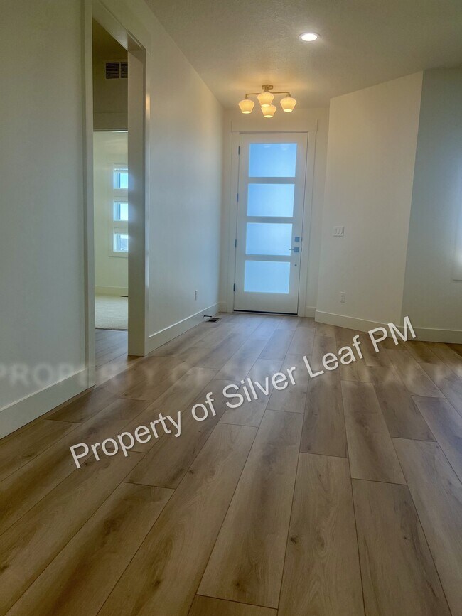 Foto del edificio - 475 E Chevy Dr