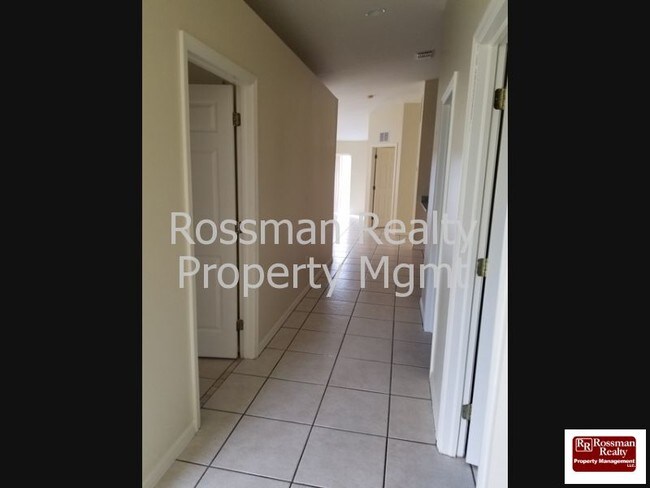 Building Photo - 205 Schoolside Dr