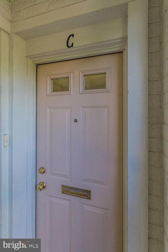 2637 S Walter Reed Dr Unit C, Arlington, VA 22206 Room for Rent in