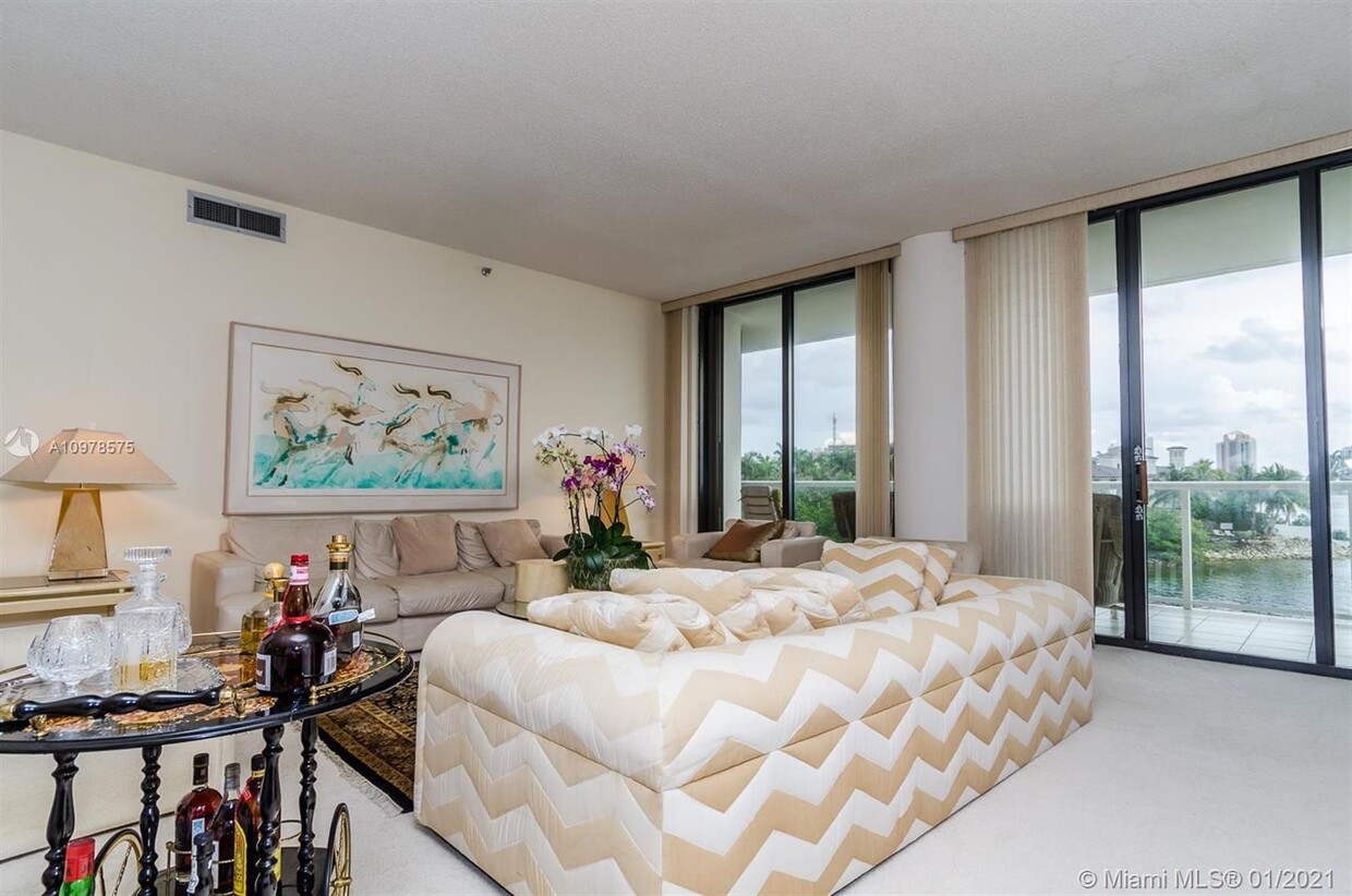 Foto principal - 4000 Island Blvd