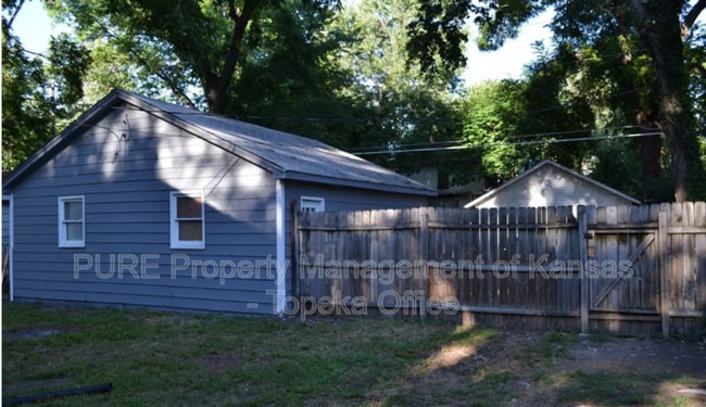 Building Photo - 1272 SW Mulvane St
