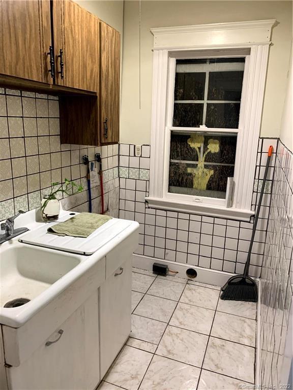 Building Photo - 225 Robbins St