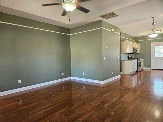 Building Photo - Charming Bungalow at Historic Seminary Ridge