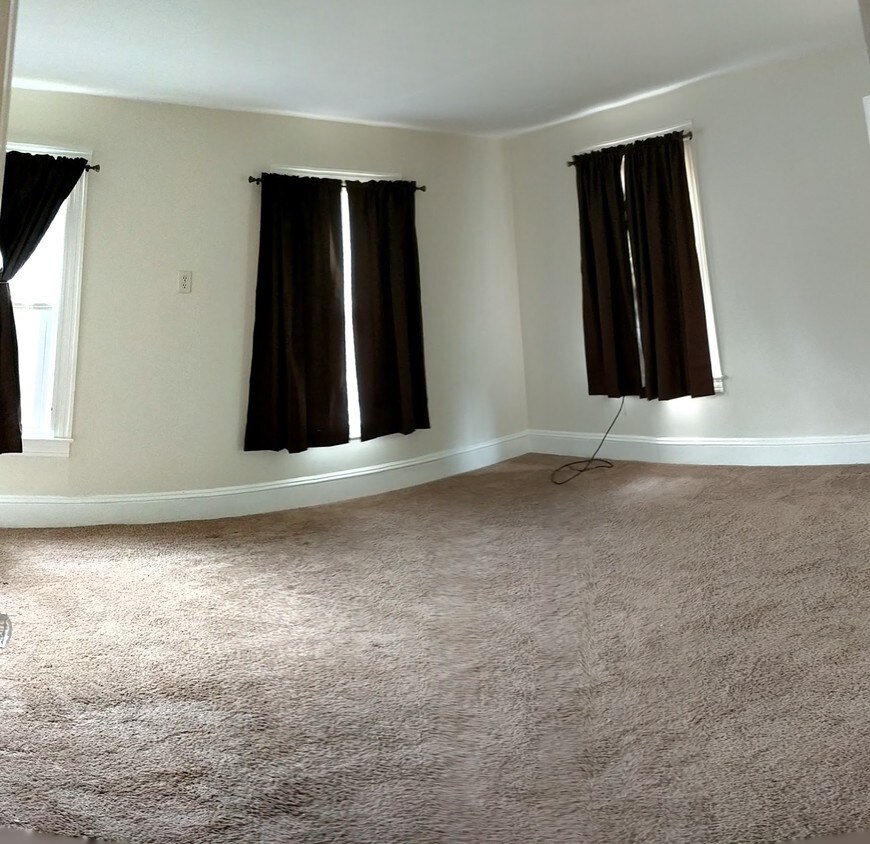 Primary Photo - 713 Davis St