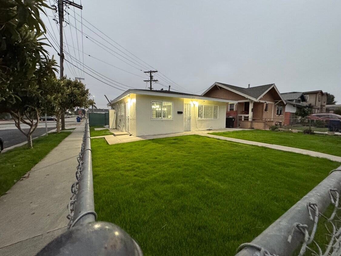 Foto principal - 3302 W 66th Pl