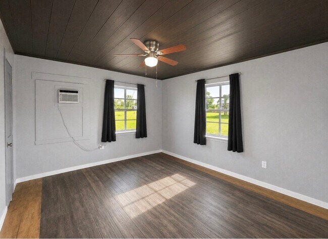 Foto del edificio - 8010 SE US Hwy 301