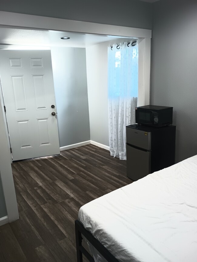 Foto del edificio - 25519 Belle Porte Ave