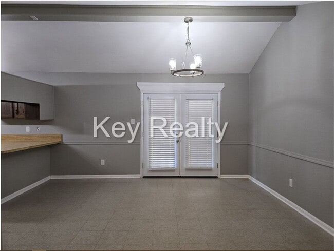 Building Photo - 2412 Greenway Dr