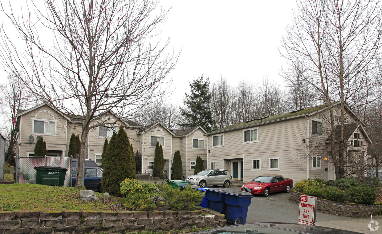 Primary Photo - Main Street Townhomes