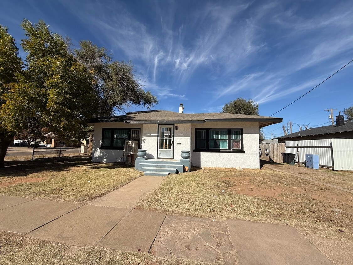 Foto principal - 300 E 5th St