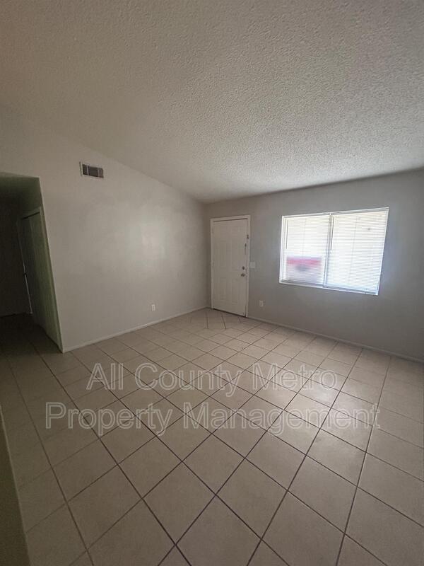 Building Photo - 2539 Ridgewood Ave