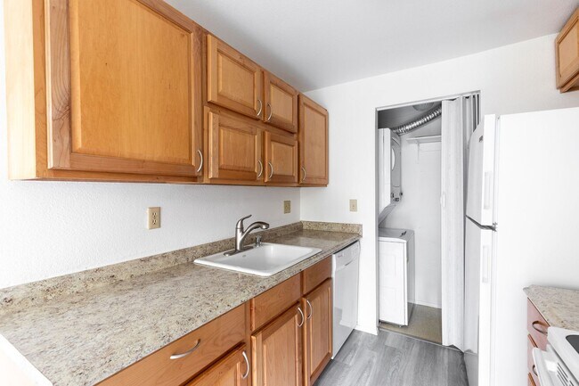 Building Photo - Bright 2 Bedroom 2 Bath in Renton