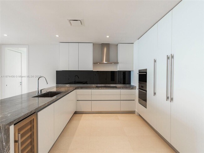 Foto del edificio - 700 NE 26th Terrace