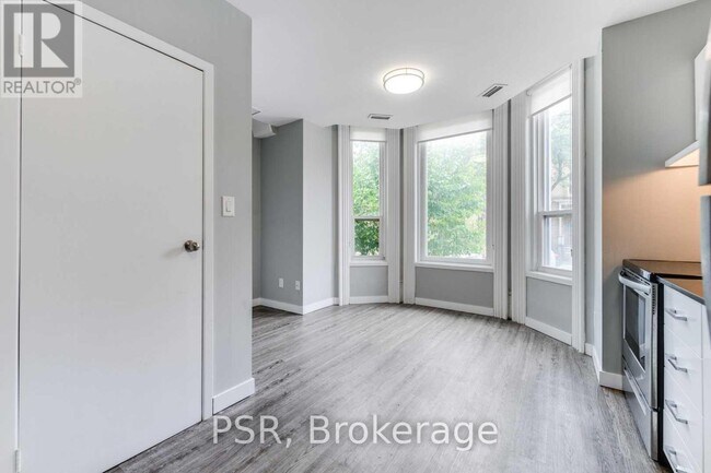 Photo du bâtiment - 205 Gerrard St E