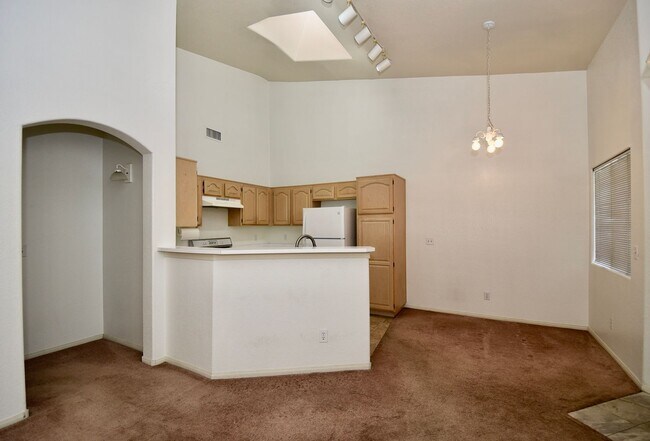 Building Photo - COZY 2 BED 2 BATH CONDO ON 2ND FLOOR AT PA...