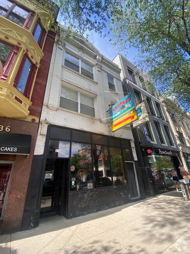 Building Photo - 1734 W Division St