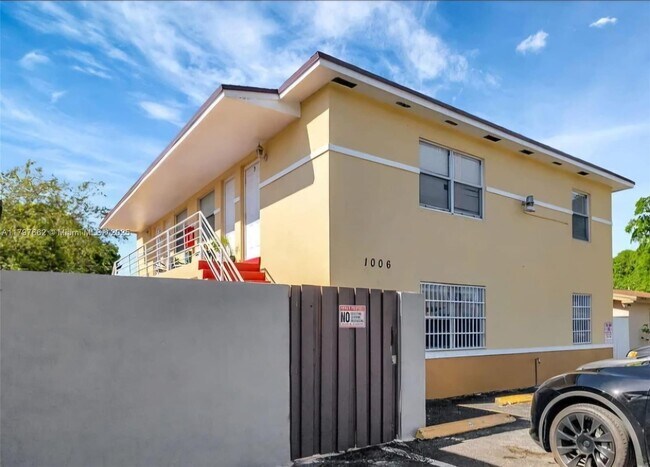 Foto del edificio - 1006 10th St