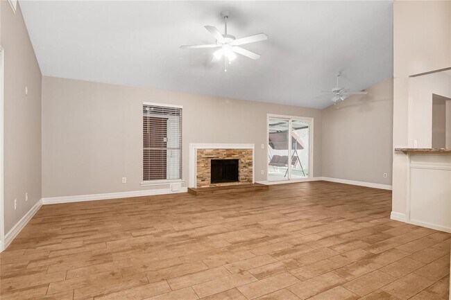 Building Photo - 3904 Spring Garden Dr