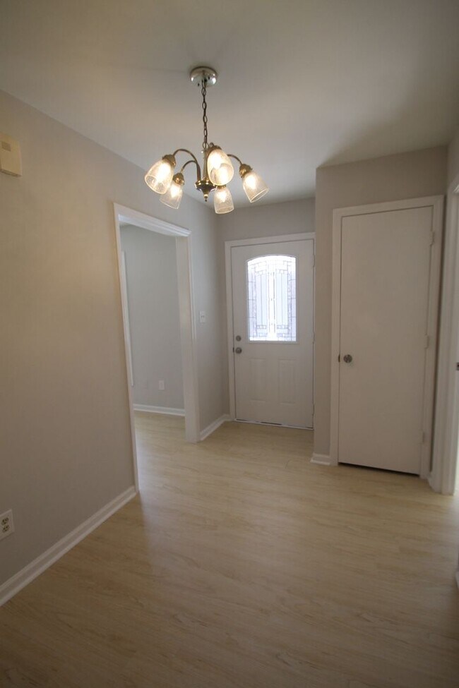 Foto del edificio - Exclusively Offered by Muse Realty, LLC