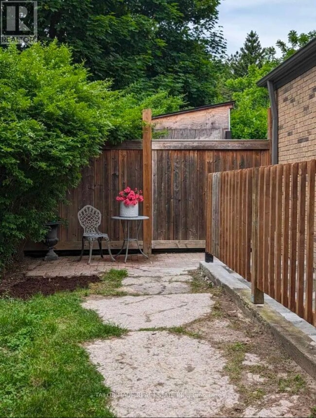 Building Photo - 11 Ingleview Dr