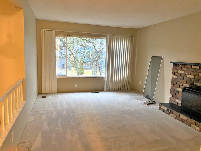 Building Photo - 3214 Salt Spring Ave