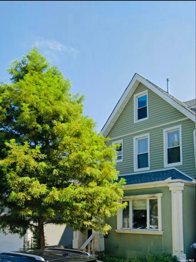 Primary Photo - 100-26 89th Ave