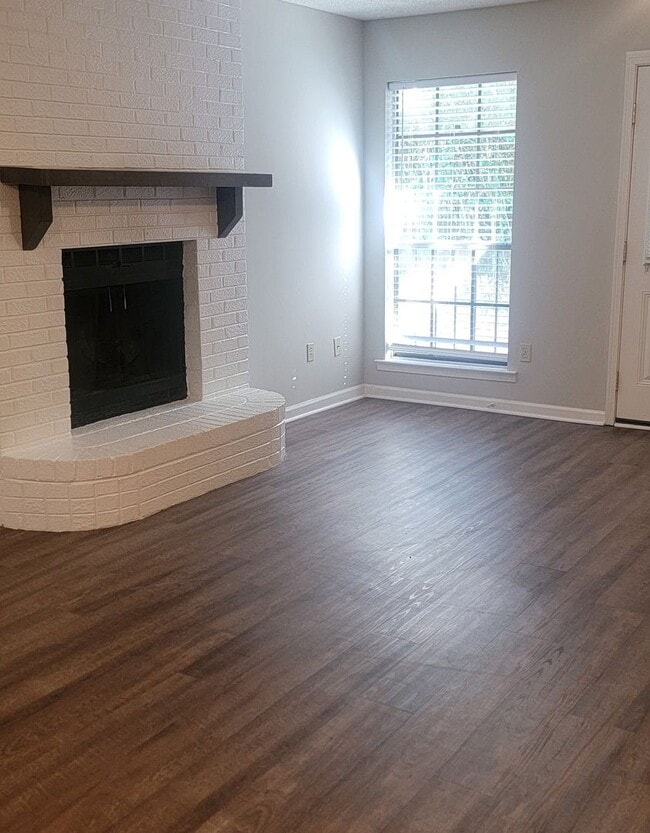 Foto del edificio - Adorable UPDATED 2-Bedroom, 2-Bathroom Tow...