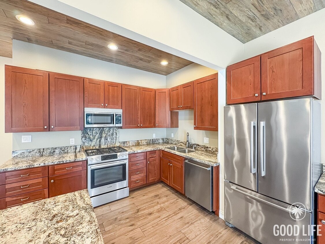 Foto principal - Newly remodeled 4bed/2bath home w/upgrades!