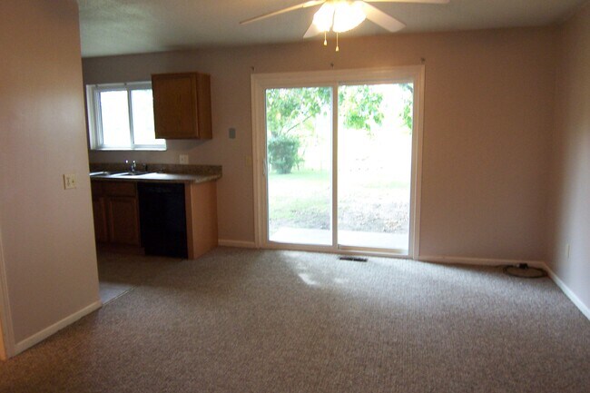 dining room - 4771 Lorraine Ave