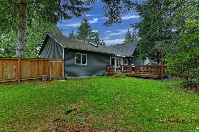 Building Photo - Versatile 3-Bedroom Silver Lake Home with ...