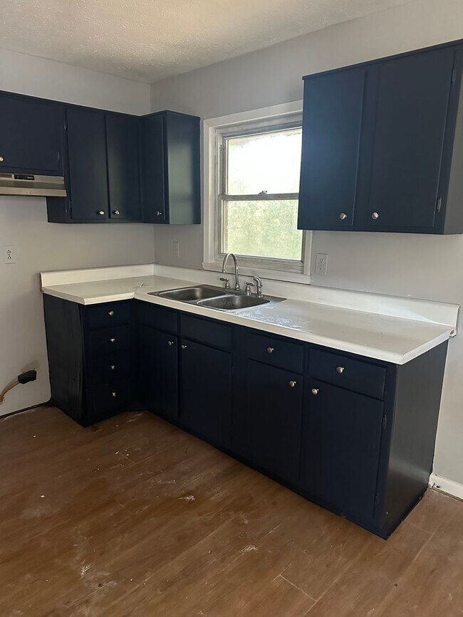 Building Photo - COMING SOON! Charming Split-Level Single-F...