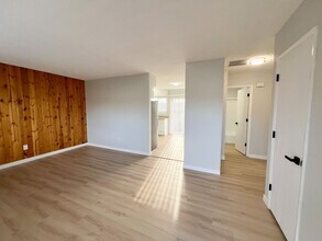 Building Photo - 928-932 N 6th St