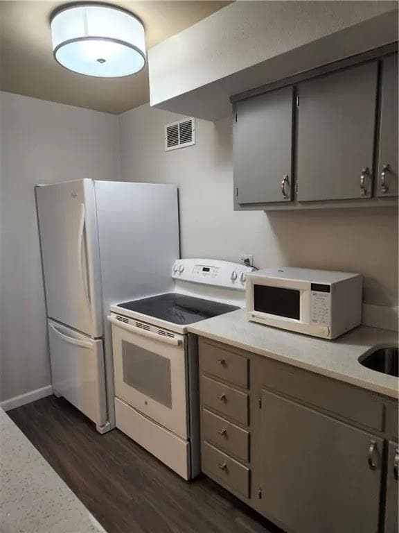 Building Photo - 300 Peachtree Rd NE