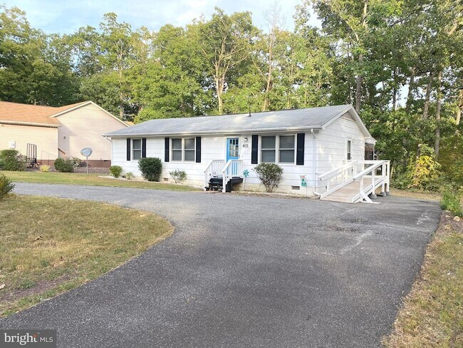 Foto del edificio - 611 Yorktown Blvd