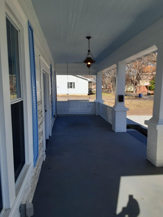 Building Photo - 435 N Cypress St