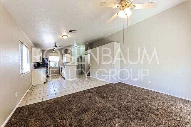 Building Photo - Gorgeous 3-bedrooms, 2-baths home located ...