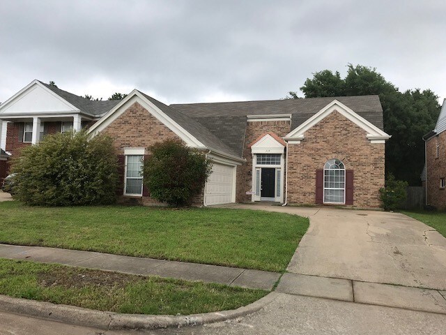 Foto principal - Beautiful, Large 2 Story in Cedar Hill