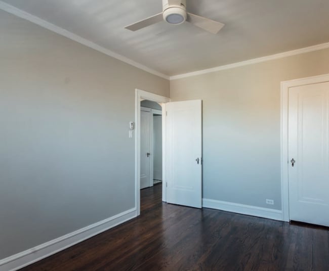 Building Photo - 0 bedroom in Chicago IL 60613