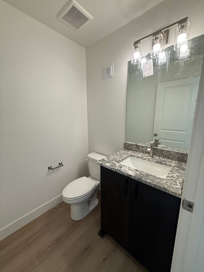 Building Photo - 2073 N 325 E