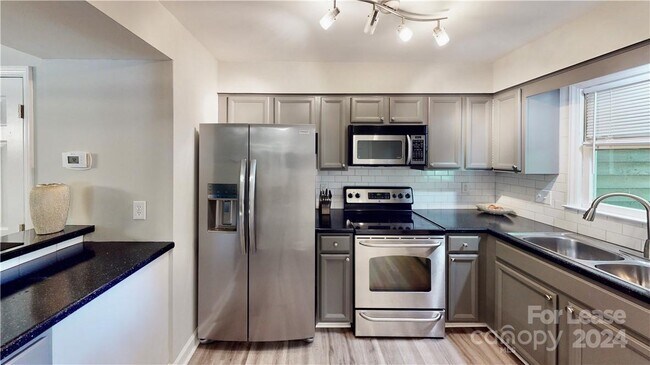 Building Photo - 3437 Colony Crossing Dr