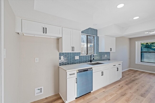 Building Photo - 5811 Fair Forest Dr