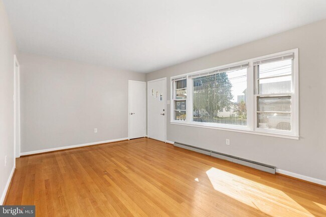 Building Photo - 170 N Funk St