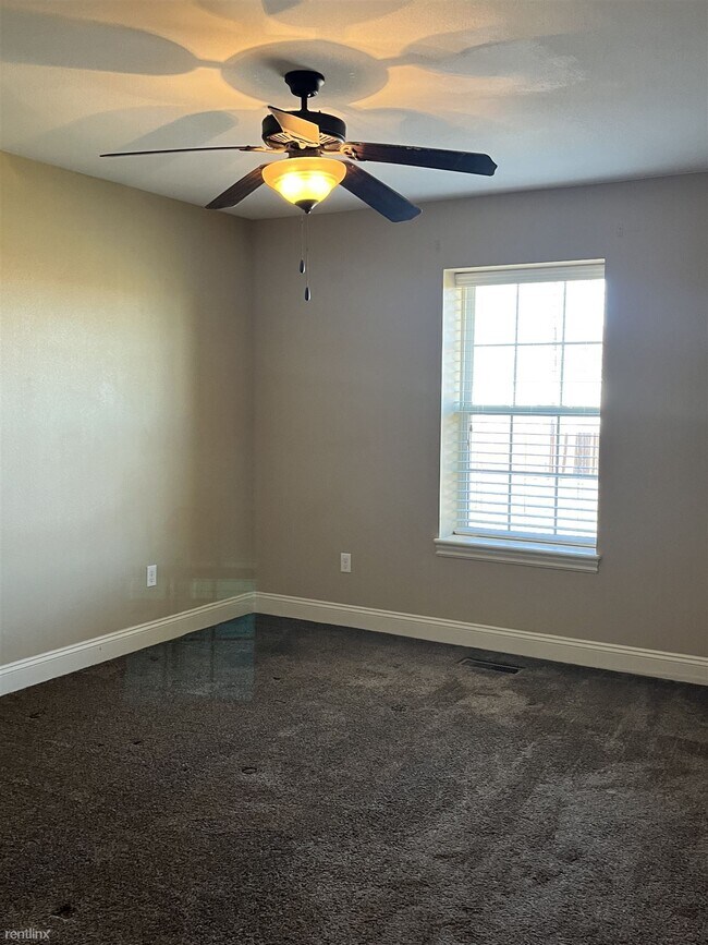 Building Photo - 4 br, 3 bath House - 2827 E 19th St