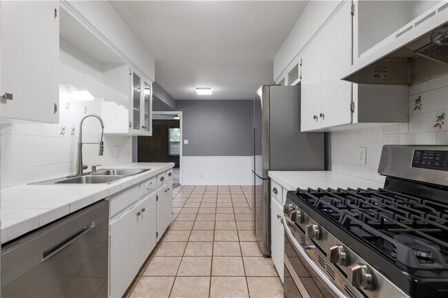 Foto del edificio - 8504 Woodstone Dr
