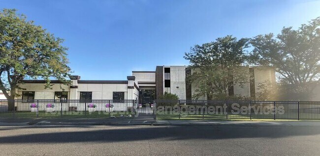 Foto del edificio - 1127 Alderson Ave