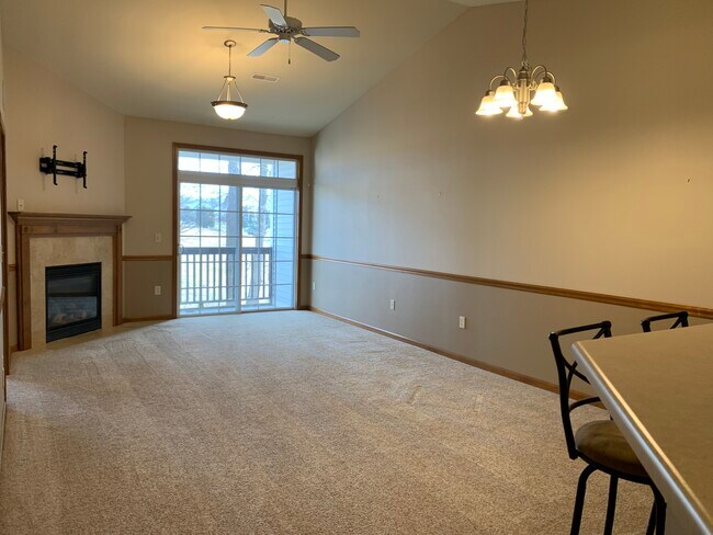 Living Room - Gas Fireplace - 758 Bridlewood Dr