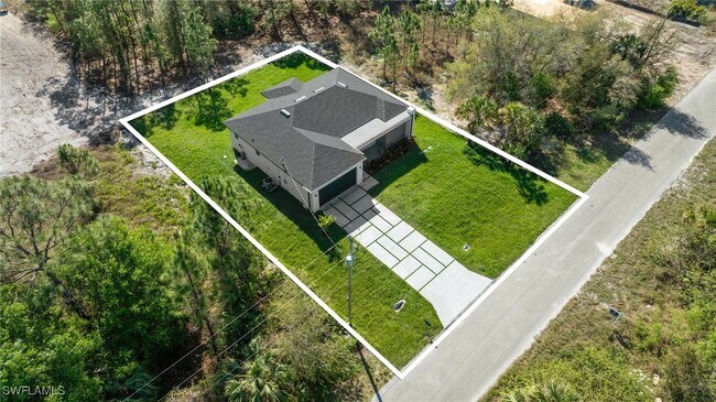 Building Photo - 567 Flamingo Ave S