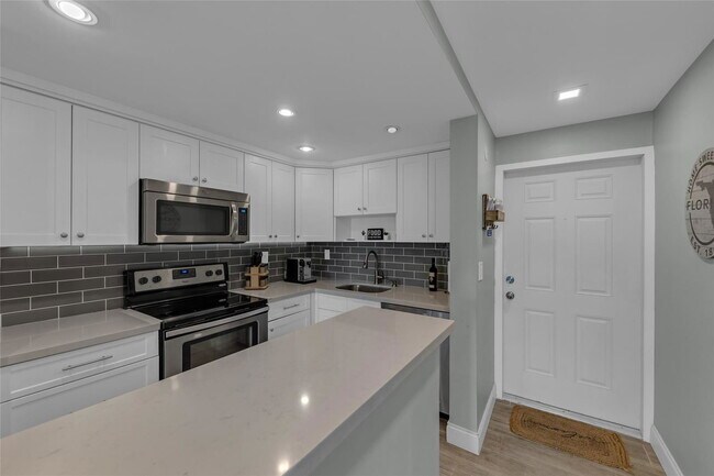 Photo - 611 NE 14th Ave Apartment