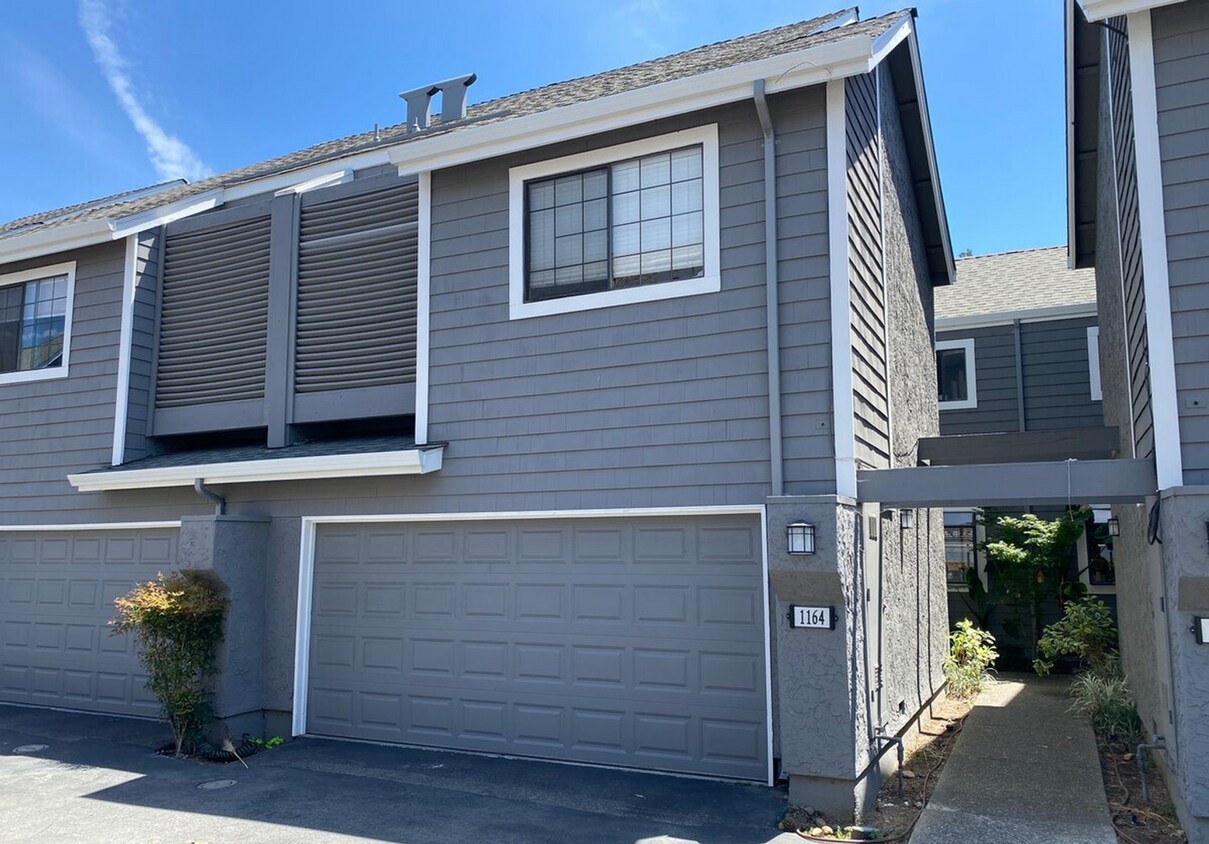 Foto principal - CAMPBELL - Spacious townhome with central ...
