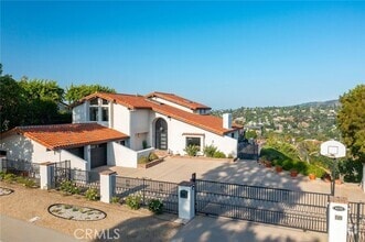Building Photo - 4372 Park Vicente
